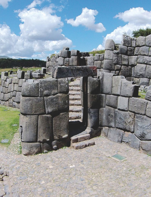 Cusco City Tour Half Day : Explore the impressive four Inca ruins on the outskirts of Cusco, “Sacsayhuaman, Qenqo, Puca Pucara, and Tambomachay.