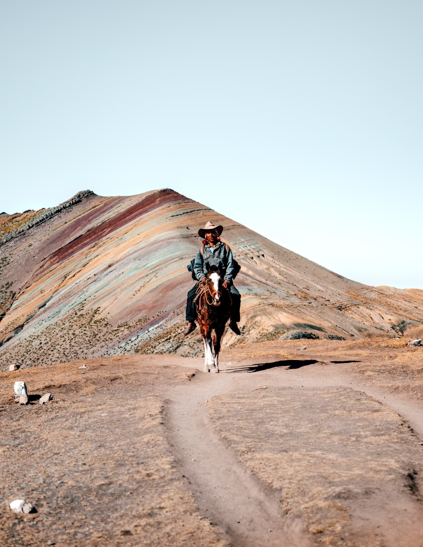 Vinicunca Vs Palccoyo Vs Pallay Punchu - Gentle walking ridge at Palccoyo Rainbow Mountain